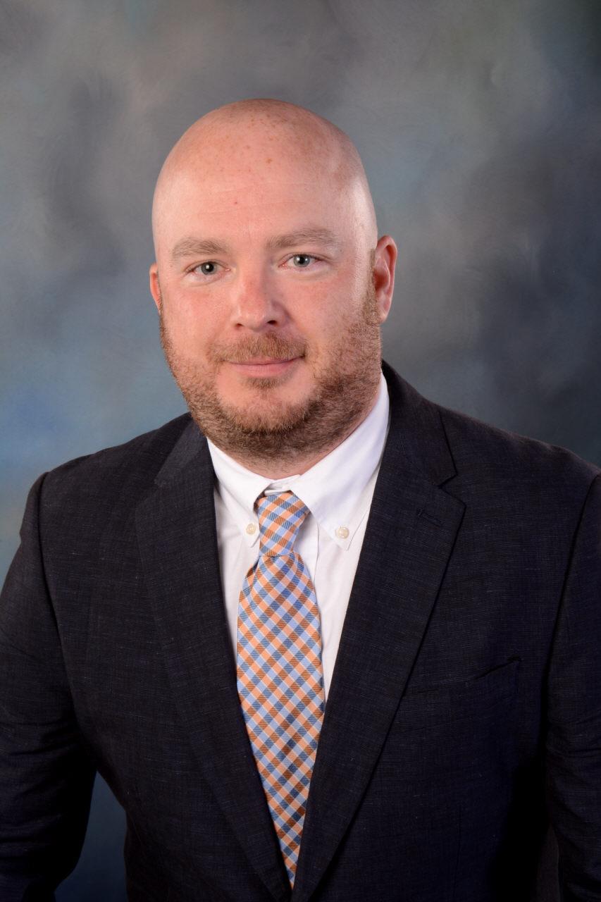 Advisor Bio Professional Background Justin is the Retail Market Specialist with Coldwell Banker Commercial, specializing in Retail Sales, Leasing and Tenant/Buyer Representations.