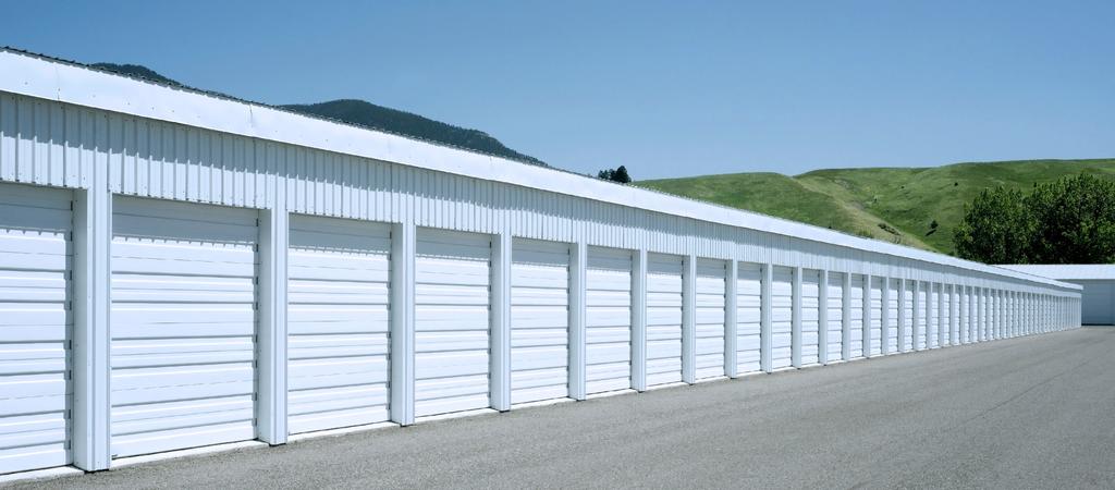 2017 VIEWPOINT SELF-STORAGE REPORT / INTEGRA REALTY RESOURCES 15% of national inventory is owned by REITS REIT Performance The self-storage sector is highly fragmented, with REITs owning only 15% of