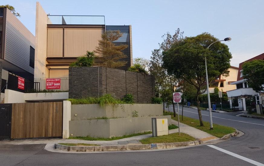 9 sqm (4,456 sqft) Remarks: Nearly trapzoidal in shape which has a width approx.12m and a length approx. 29m. South facing. Move-in condition. Can park 3 cars. 1km to Tao Nan, CHIJ Katong.
