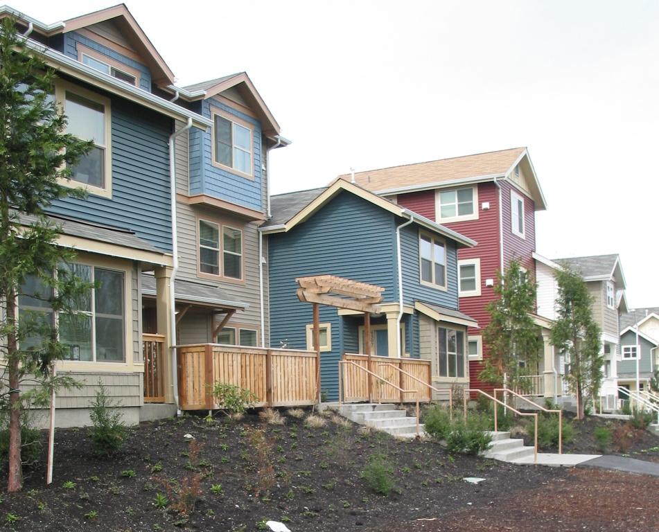 Rainier Vista Seattle, Washington Redevelopment by Seattle Housing Authority Replaced 481 deteriorating public housing units with 1,092 new mixedincome housing units All
