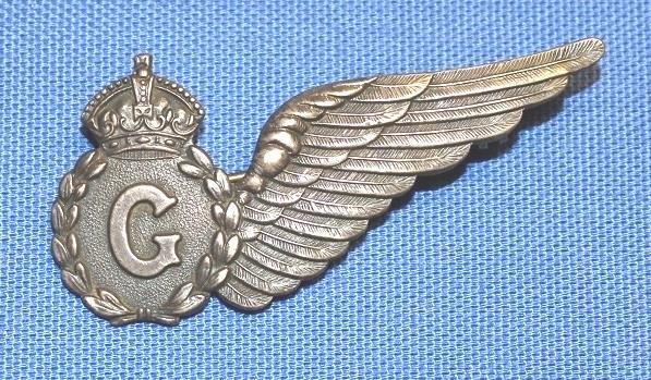66 made in Fitzroy Silver brevet with a broach fitting for a RAAF gunner. Sterling silver, marked K.G. Luke. MELB. 1952. Seals Museum of RAAF memorabilia. Button produced by K.G.Luke for the US first Marine Division.