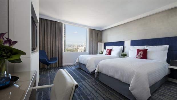 SYDNEY HARBOUR MARRIOTT Address Description Tenure 30 Pitt Street, Sydney, New South Wales 33-storey hotel building with central atrium comprising 563 rooms including 3 levels of basement with car