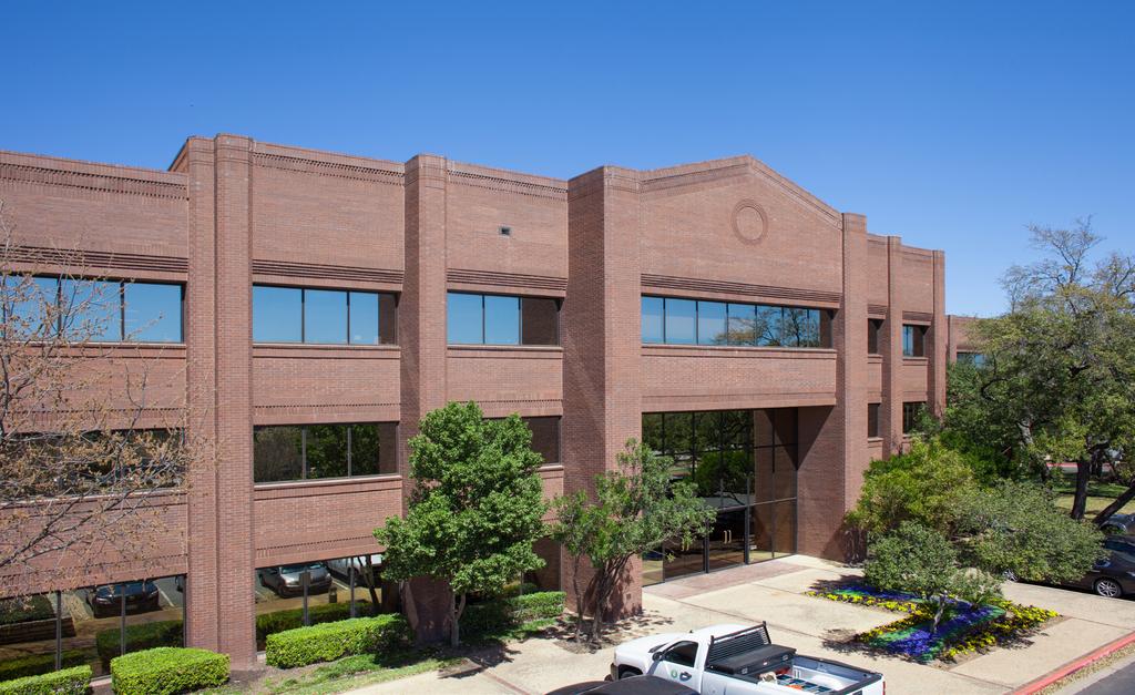 BARTON CREEK PLAZA I 3755 Capital of Texas Highway Austin, Texas 78704 OFFICE/RETAIL SUBMARKET SPACE FOR LEASE SOUTHWEST Space Available: 1,270 RSF - 3,057 RSF First Floor: Suite 100: 1,949 RSF