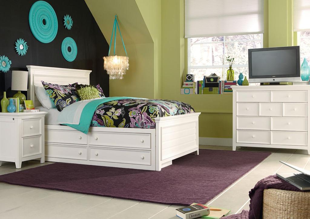 Multiple sizes of Panel Beds Panel Beds are offered in Twin, Full or Queen size,