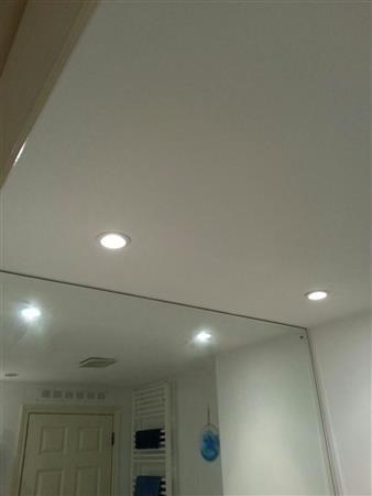 Lighting (Bathroom) Four halogen spot lights.