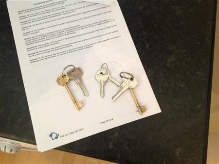 Photographic Schedule of Conditions Keys: General (Keys) Set of keys handed to tenant.