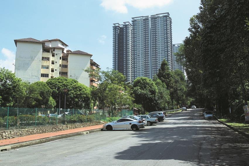 In Bandar Sri Damansara, there are some medium-cost apartments and condominiums.