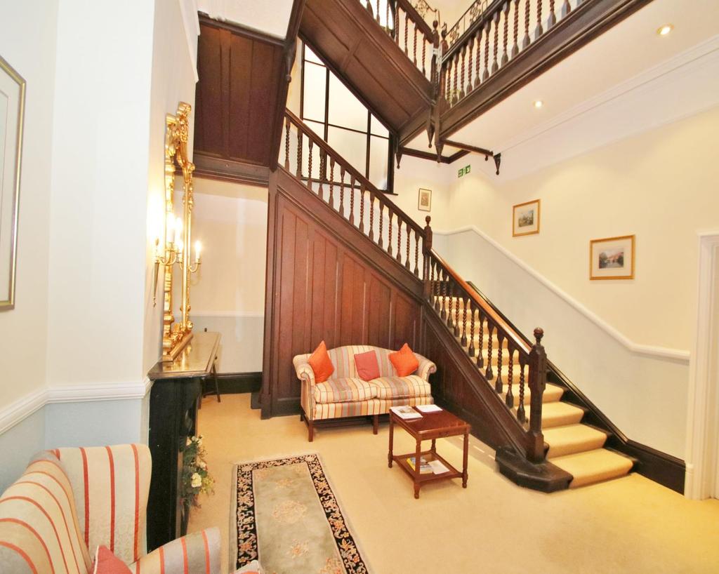 Penthouse Apartment, The Manor House An exquisite and very spacious three double bedroom