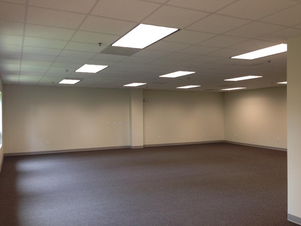 EXECUTIVE SUMMARY Executive Summary LEASE OVERVIEW AVAILABLE SF: 1,499-3,496 SF LEASE RATE: $19.