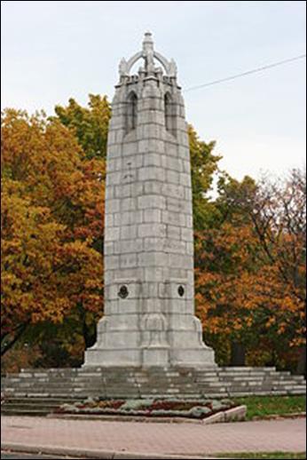 10 (above left) The regimental badge of the 48th Highlanders of Canada (above right) the regimental memorial in Queen's Park, Toronto The son of Joseph and Marian Robson, Robert Charles Robson was