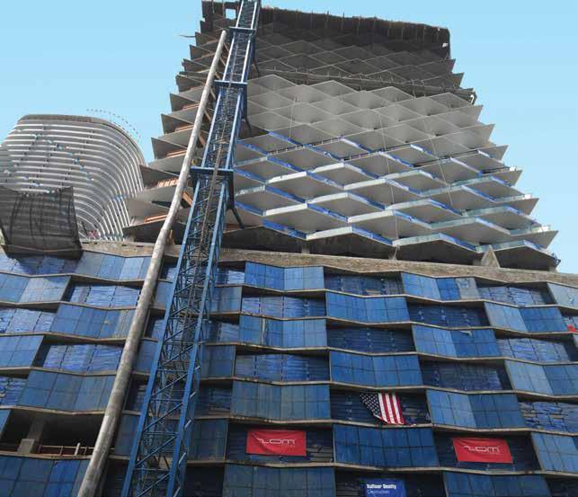 438-UNIT, 50-STORY LUXURY TOWER RISES IN THE HEART OF BRICKELL Construction is well underway at Solitair Brickell, and this project is scheduled to top off at the 50th floor in May 2017.