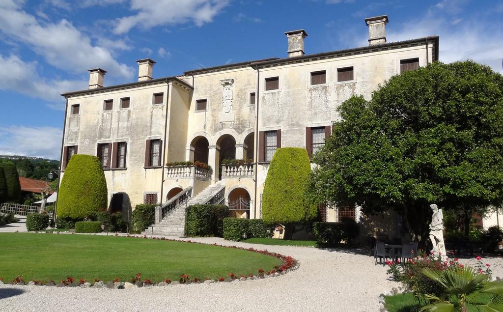 Lunch: Countess Giuliana di Thiene invites us for drinks and a private lunch of local specialities at her home.