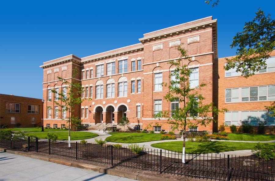 DOAN CLASSROOM APARTMENTS Cleveland, Ohio Project Sector: Affordable Family Housing Project Attributes: 60,456 sf Historic Renovation Adaptive reuse of abandoned former CMSD school building 45