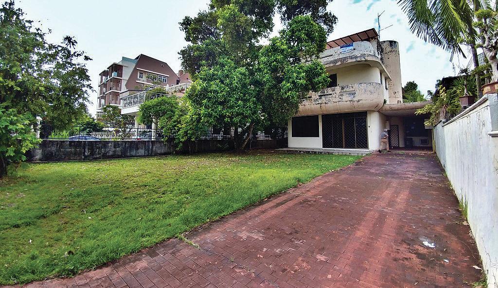 EP6 EDGEPROP NOVEMBER 20, 2017 COLLIERS INTERNATIONAL MARKET TRENDS The detached house at 80 Telok Kurau Lorong G was sold under the hammer for $6.