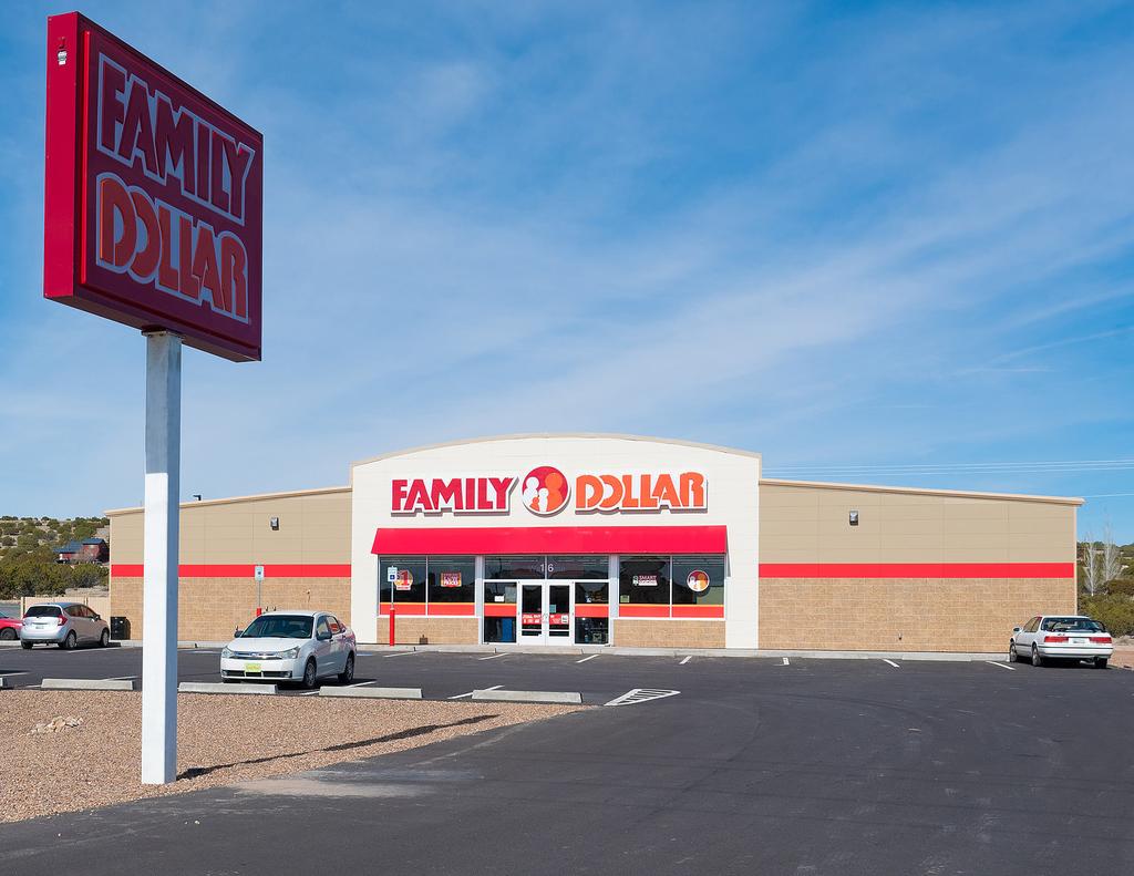 Tenant Overview ABOUT FAMILY DOLLAR With over 8,100 stores in 46 states and the District of Columbia, Family Dollar is the nation s second largest dollar store.