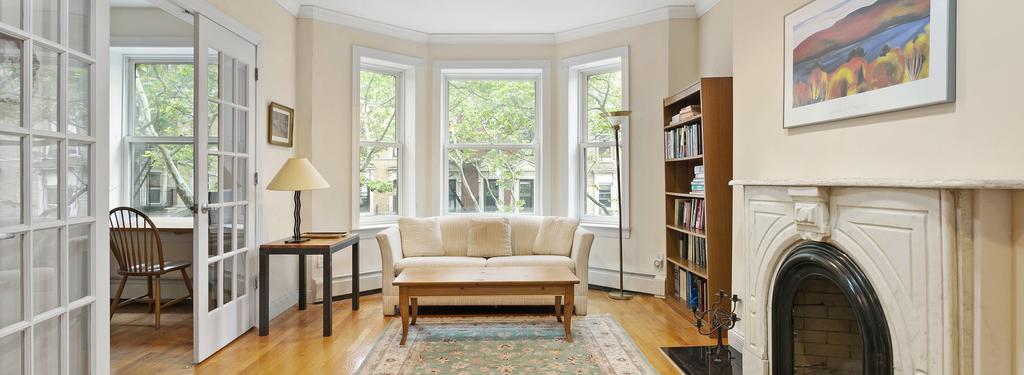 2Q 2 18 PA R K SLO PE & GOWA N US B RO O K LY N 15 561 5th Street $849K Web# 5478272 Park Slope & Gowanus S ales dipped 7, mainly due to fewer co-op sales but the area s share of borough-wide sales