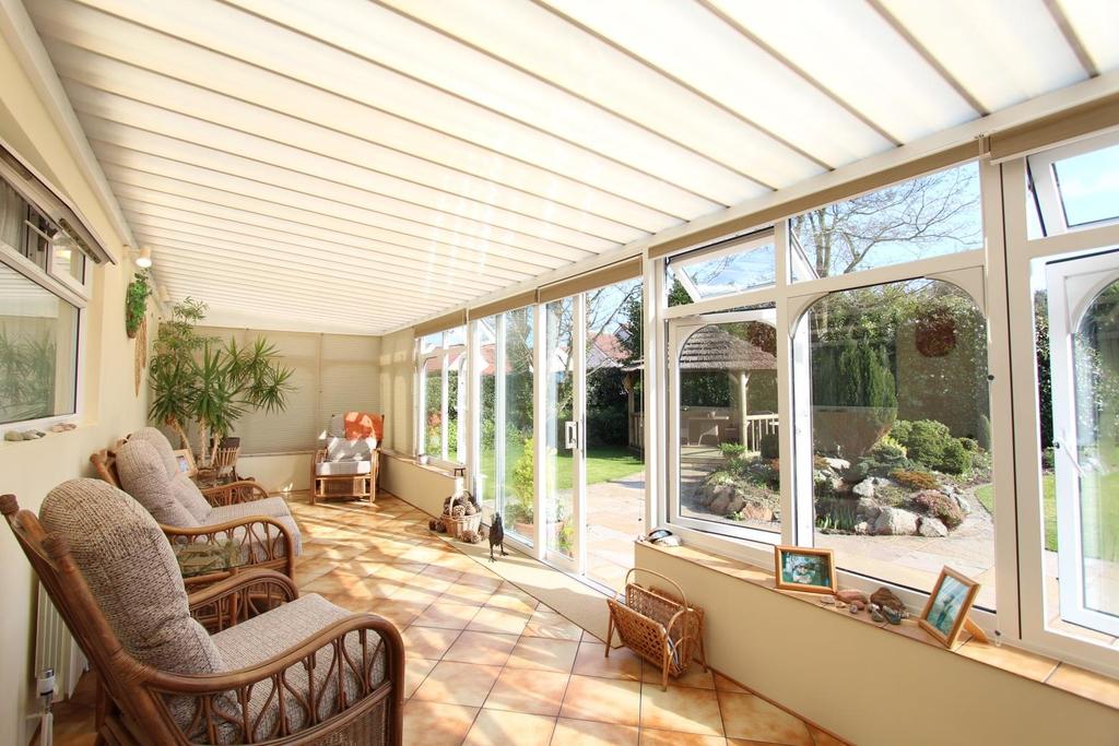 Conservatory 27 6 x 8 6 Built of upvc construction on low-height walls with upvc roof, fully glazed double doors
