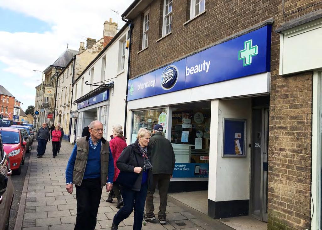 06 OAKHAM 18 High Street, Oakham LE15 6AL LOCATION Oakham is an affluent market town with a population of approximately 10,000 people located in the heart of Rutland, 25 miles east of Leicester and