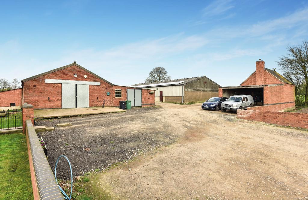 APPROX. GROSS OUTBUILDING INTERNAL FLOOR AREA 5830 SQ FT 541.6 SQ METERS (EXCLUDES CARPORT & INCLUDES WOOD STORE) FARM BUILDINGS RENEWABLES Wood Store with Carport 7.01m x 5.41m 