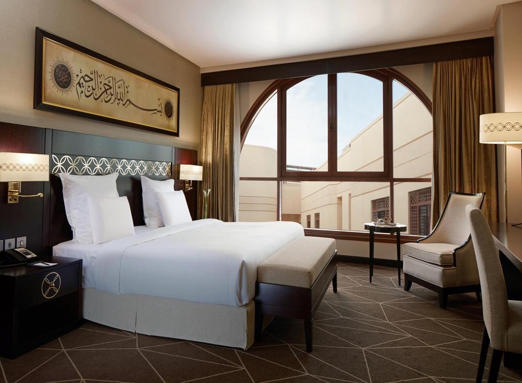 JUNIOR SUITE PATIO VIEW The 60 sqm suite offers an enchanting captivating bedroom designed for comfort.
