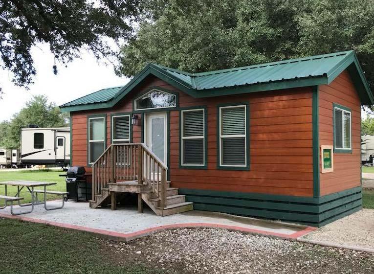 Tiny Homes THOW considerations Allowed in RV parks and campgrounds Usually under 400 sqft Over 400 sqft = must meet HUD s standards Smaller than 400 sqft = art project built on a trailer 8 6 wide can