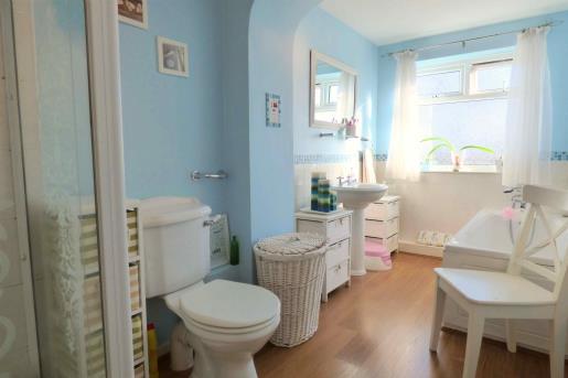 BEDROOM 2 A beautifully presented family bathroom with