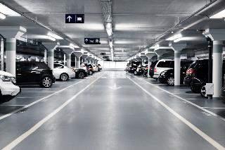 facilities in all buildings and surroundings State-of-the-art fire safety systems Leading-edge air quality control function Over 10,000 parking