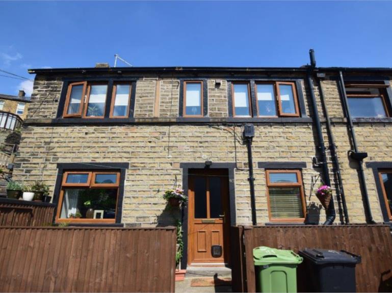 North Road Kirkburton Huddersfield HD8 0RL IMMACULATELY PRESENTED, TWO DOUBLE BEDROOMED COTTAGE FOR SALE, SITUATED IN THE EVER SOUGHT AFTER VILLAGE OF KIRKBURTON JUST A SHORT WALK FROM LOCAL