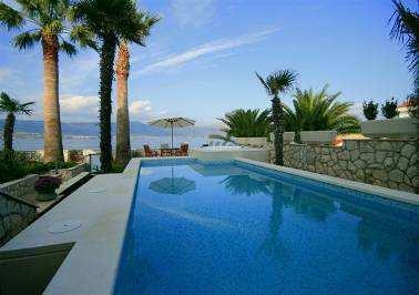 ( NOT JULY/AUGUST ) Description Palm Tree Villa is located on Ciovo Island, 10 minutes from the historic town of Trogir between the villages of Arbanija and