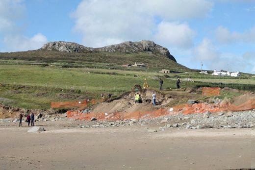 EARLY MEDIEVAL GRAVES FOUND AT ST PATRICK S CHAPEL, ST DAVIDS During the winter storms of 2013-14 graves were exposed in sand dunes at Whitesands Beach, St Davids.