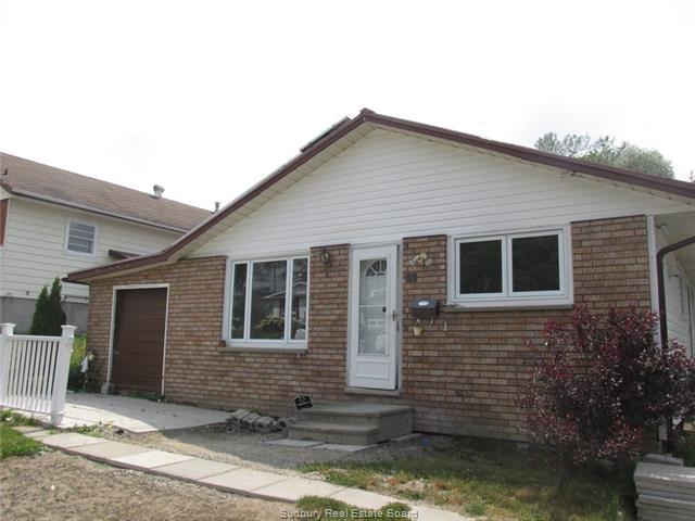 19 Valley Cr Elliot Lake On P5A 2G5 MLS #: 2064341 Price: $115,000 Bldg House Beds: 2 Style: Bungalow Baths: 1 Style-Attach: Detached SqFt: 1,100 Style-Split: Tot Living: 2,000 Storeys: 1 Storey