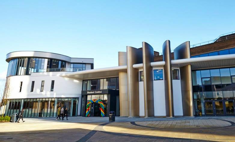THE UNIVERSITY OF HUDDERSFIELD Home to more than 24,900 students and has undertaken an extensive programme of investment with more than 80m spent on the university s main campus in the last decade.