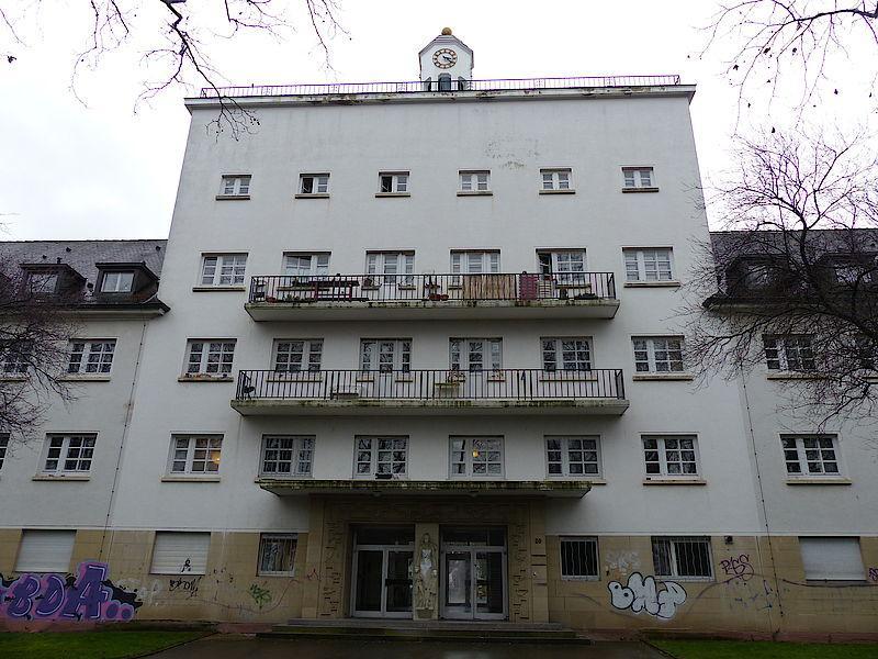 Studentenhaus Händelstraße Built in 1930s Former Railway Workers Orphanage Suites of 5-10 rooms