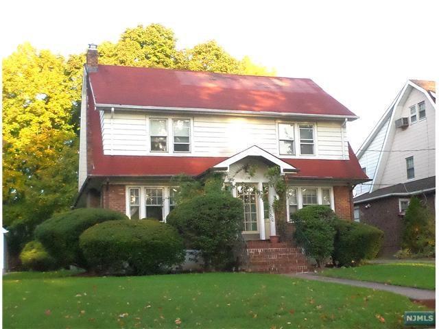 31 Approx Building Sq Ft 2,773 2,496 2,396 2,708 Stories 2 2 2 2 Style Colonial Colonial Colonial Year Built 1953 1936 1926 1926 Bedrooms MLS: 4 MLS: 4 MLS: 5 Bathrooms (Full) MLS: 3 MLS: 2 MLS: 3