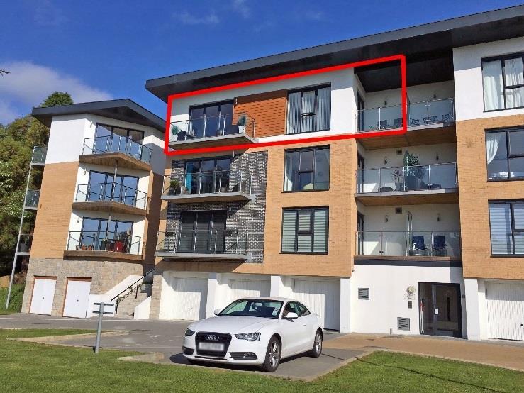 bedroomed, 2 bathroomed top floor apartment with lift