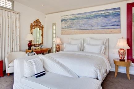Room 4 LUXURY ROOM Twin beds or king bed Under floor heating 38m 2 A private entrance leads up to this sea-facing haven