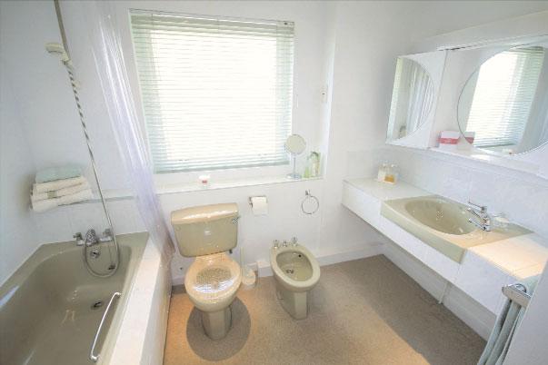 PRICE Fixed Price 385,000 NOTES OF SALE All services throughout the property are