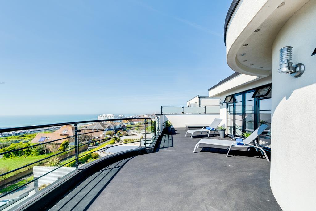LOCATION This exceptional home is in a prestigious area close to the beach within walking distance of the cosmopolitan Marina with its health club, multiscreen cinema, casino and waterfront