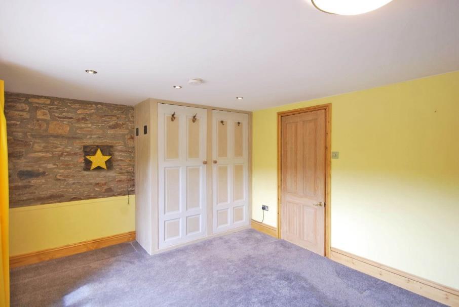 4 villages such as Rock, Padstow and Mawgan Porth as well as the golden sand beach at Watergate Bay. THE ACCOMMODATION COMPRISES (all floor plans and dimensions are approximate) ENTRANCE HALL.