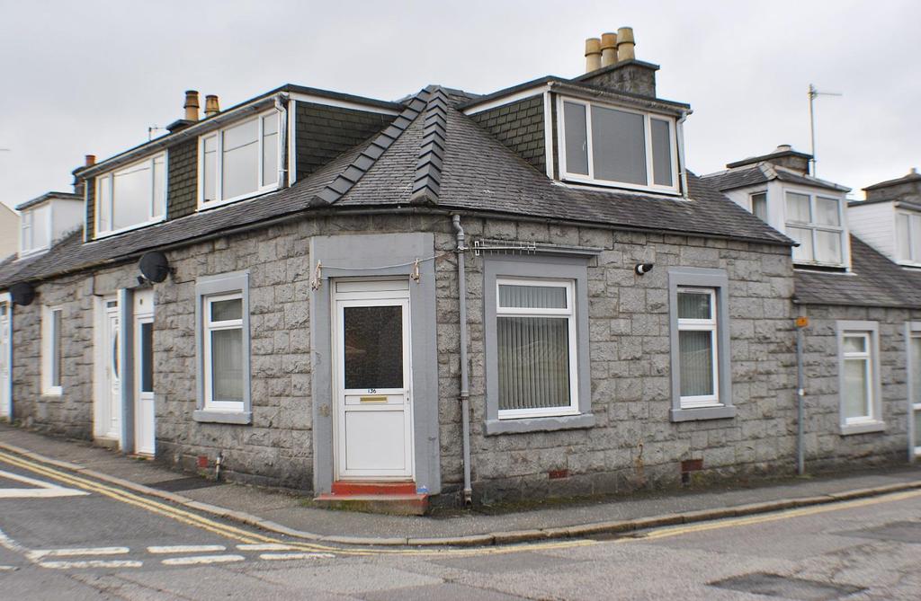 PRICED TO SELL 136 COPLAND STREET, DALBEATTIE Self-contained Starter or Retirement one-bedroom ground floor flat