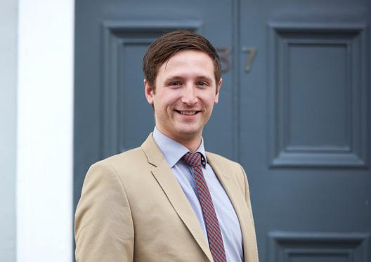 JAMES BEALE mnaea James moved to Brighton in 2003 and quickly established himself as one of the city s most accomplished estate agents.
