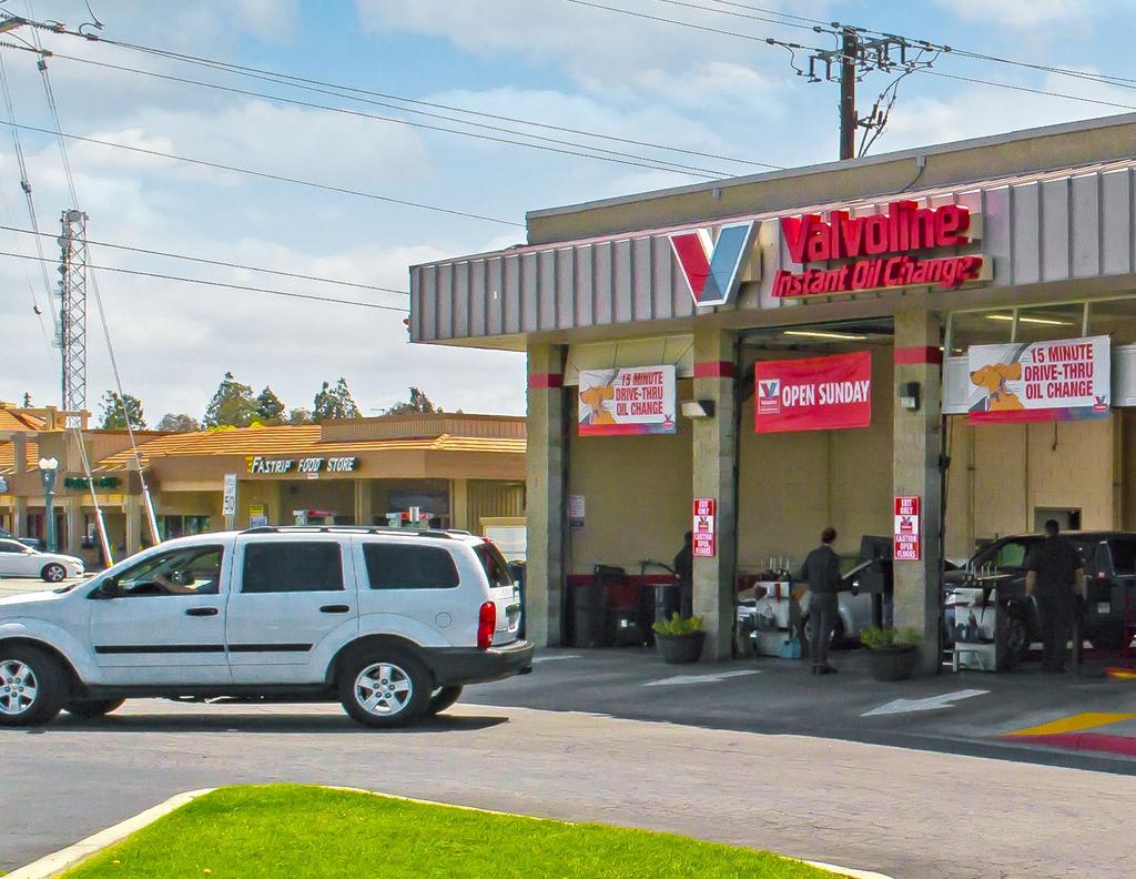 INVESTMENT SUMMARY SRS National Net Lease Group is pleased to offer the opportunity to acquire the fee simple interest (land & building) in an absolute NNN leased Valvoline, guaranteed by their