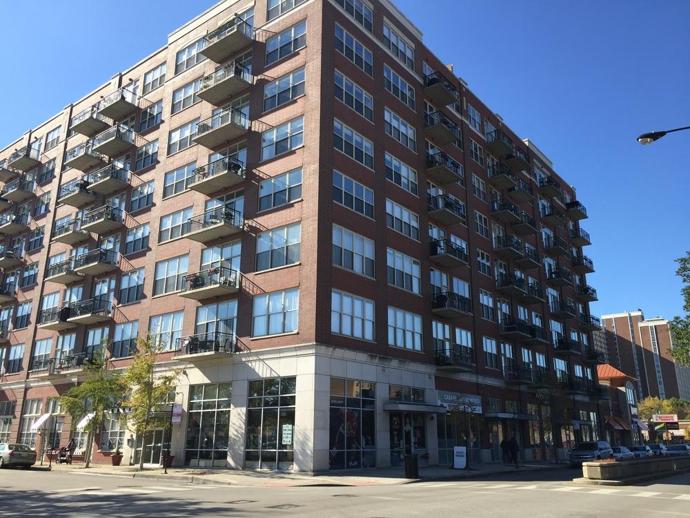 Executive Summary OFFERING SUMMARY Available SF: 2,584 Lease Rate: $5,900/month (Gross) Year Built: 2002 PROPERTY OVERVIEWVIEW Last remaining retail spaces available in the building.