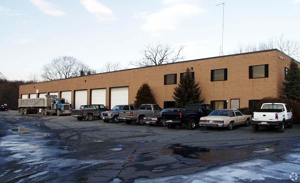 39 RIVER STREET, DEDHAM Summary of Available Space 13,000 SF TBD 1.50 acres 5.76/ 1,000 SF Highway Access: Exit 15 off I 95 13,000 SF industrial building that sits on 1.50 acres. There is 7,000 SF of available space for lease with an asking rent of $18.