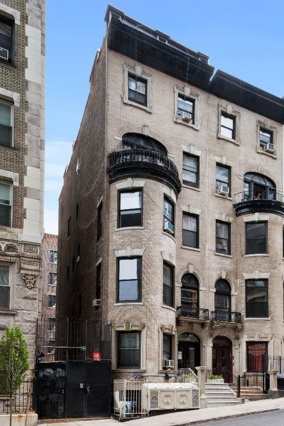 20 WIDE, 10 UNIT APARTMENT HOUSE COLUMBIA UNIVERSITY CAMPUS FOR SALE Building Features Location: North side of West 113 th Street between Broadway and Riverside Drive Block / Lot: 1895/43 Lot Size: