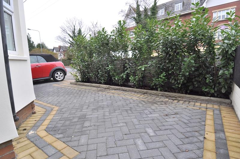 Planted bordered hosting a variety of shrubs, plants and trees. WHY LIVE IN DINAS POWYS? Dinas Powys has a population of nearly 9,000 and is the 5th largest settlement in the Vale of Glamorgan.