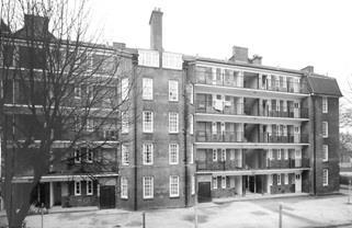 9: Rear view of Valette Buildings, 1960s (LMA ref: SC/PHL/02/0883) Fig. 10: Walkways of Darcy Buildings facing away from London Fields, 1966 (LMA ref: SC/PHL/02/0885) Fig.