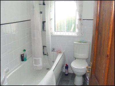 White suite with WC, wash hand basin and bath with over bath