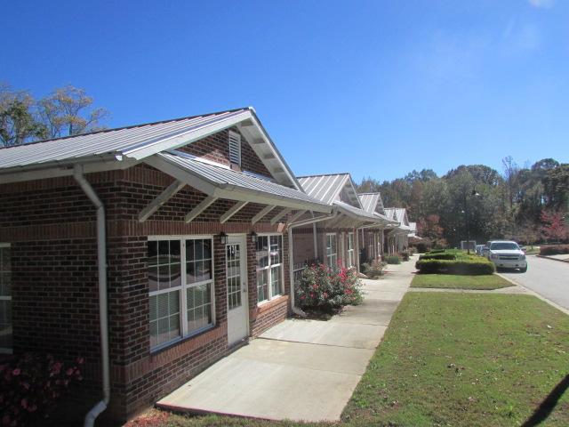 Mill Towne Cottages is conveniently located off of Highway 53, just a few miles from I-85.
