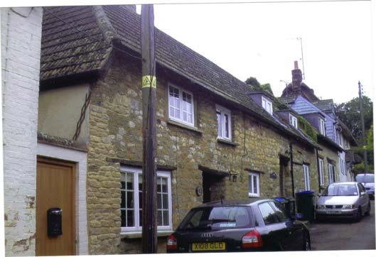 Pig and Whistle Reference) SP65620 32800 3 Crooked Copttage and 3a The Old Pig and Whistle, Cross Lane Tingewick 2 private houses 17 early 18 th Century?